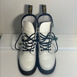 🍁Dr. Martens White Combat Boots